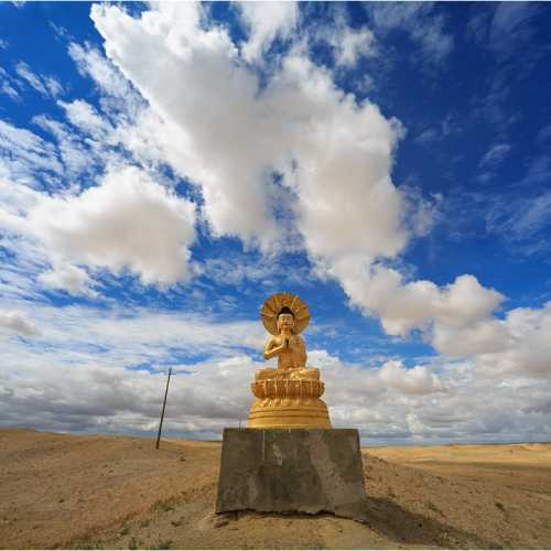 Будда в пустыне Гоби (монастырь Хамарын Хийд)
