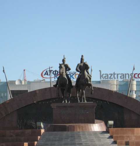 Памятник Мохамбет и Исатай (Атырау, Казахстан)