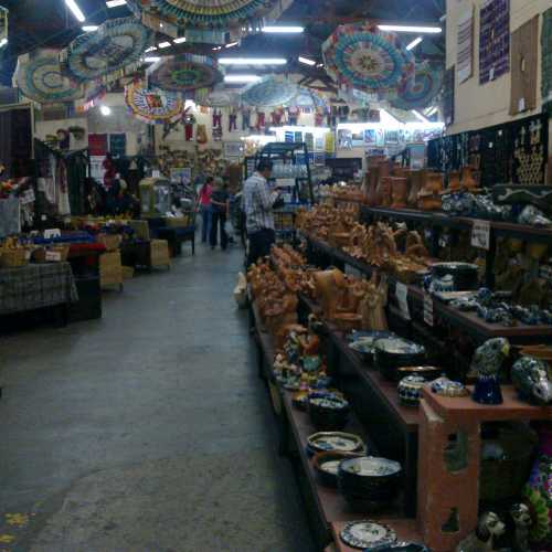 market of souvenirs (Antigua, Guatemala)