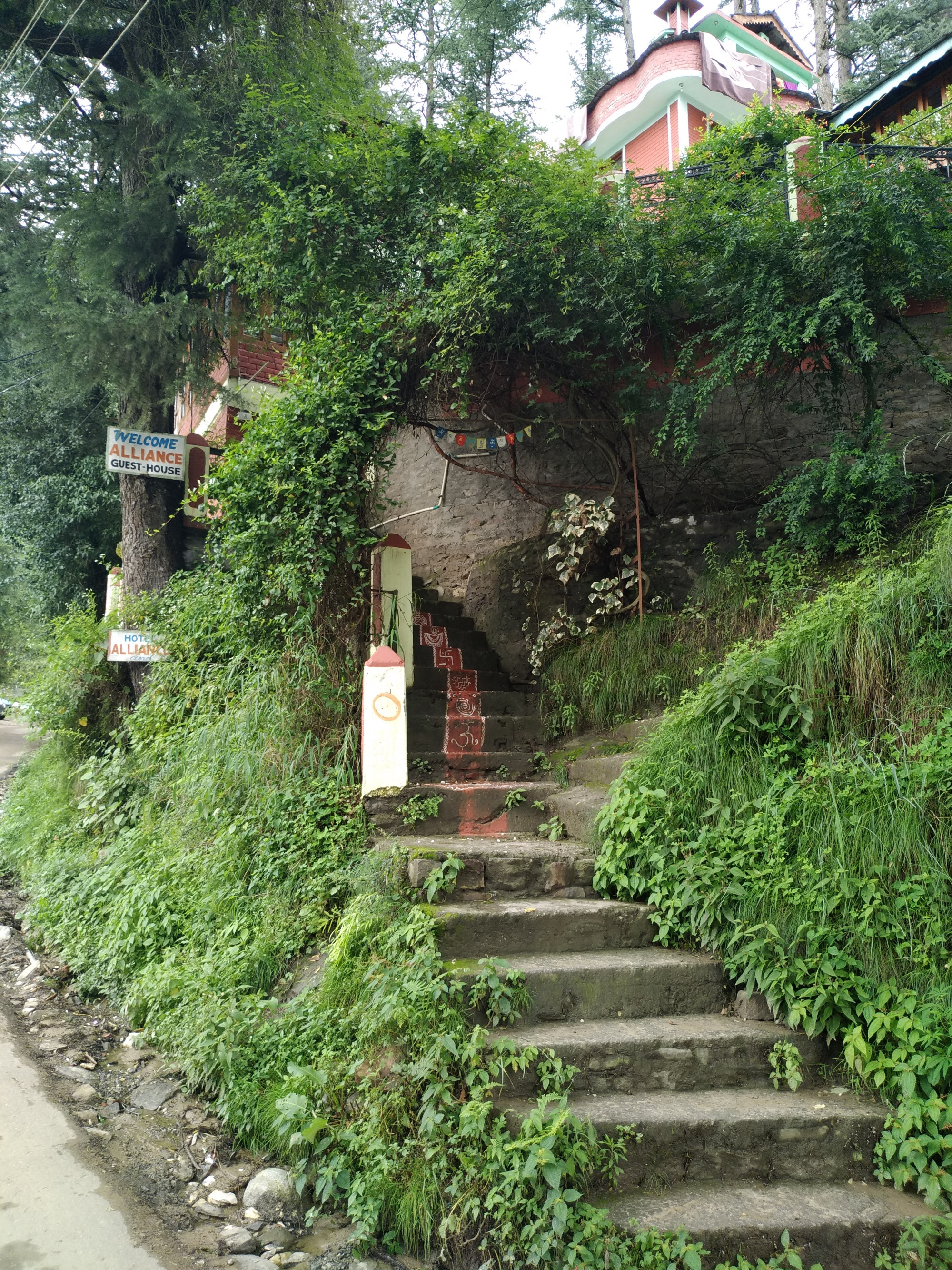 Alliance Guest House <br/>
(Naggar village, Himachal Pradesh, India)