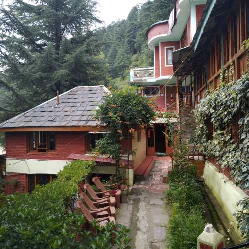 Alliance Guest House <br/>
(Naggar village, Himachal Pradesh, India)