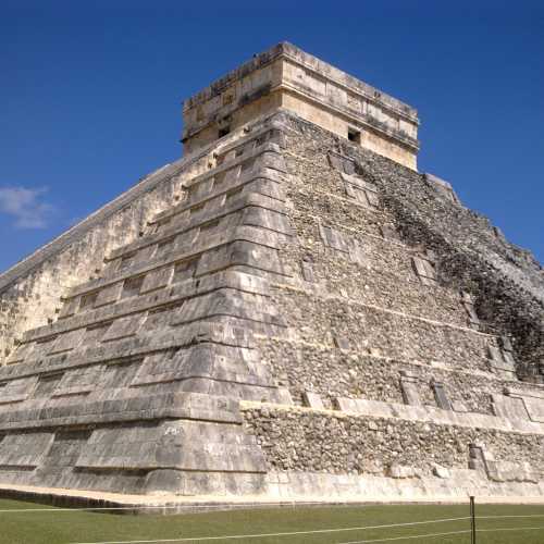 Chichen-Itza photo