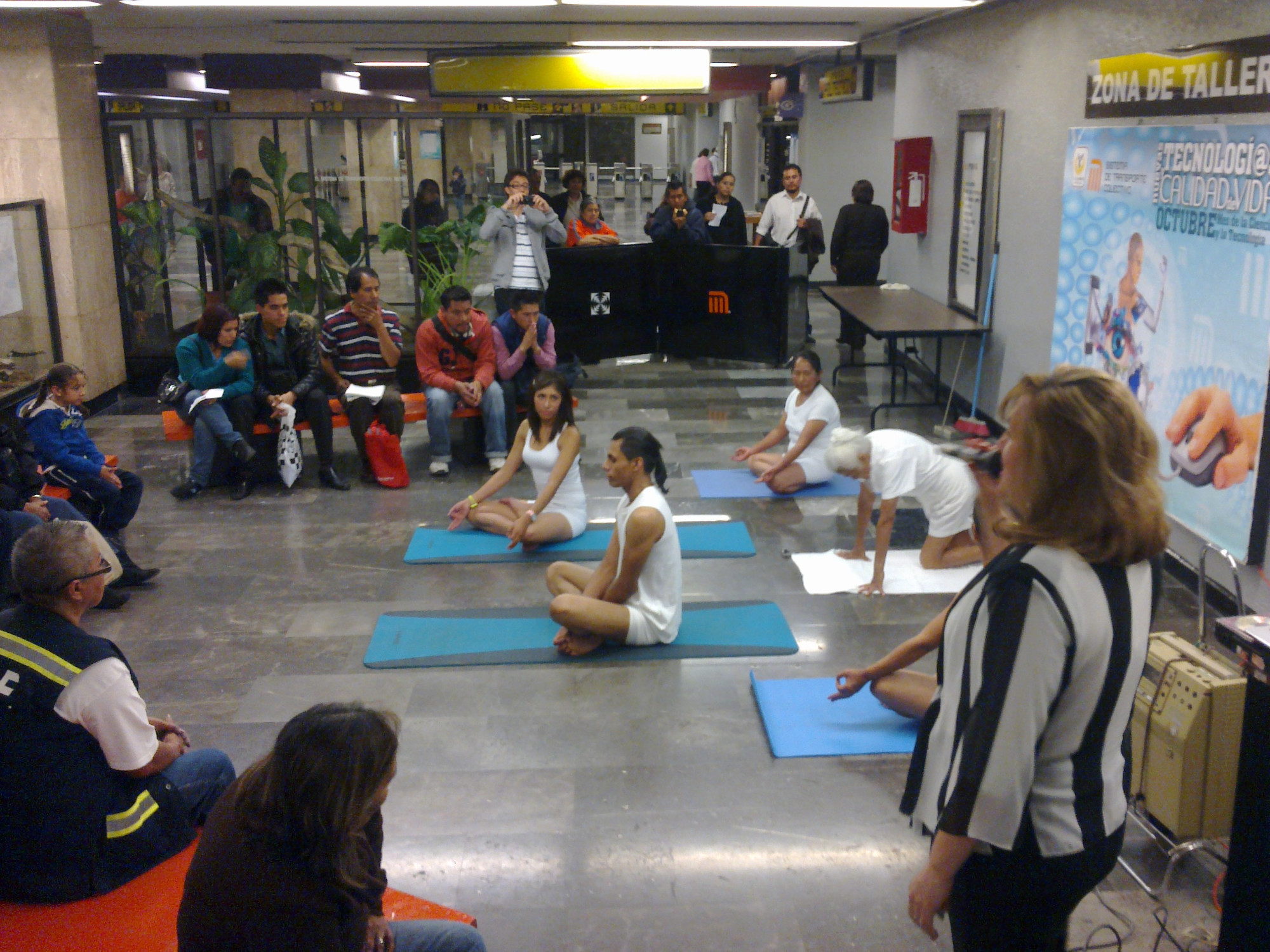 yoga in metro station «La Raza» / Mexico City