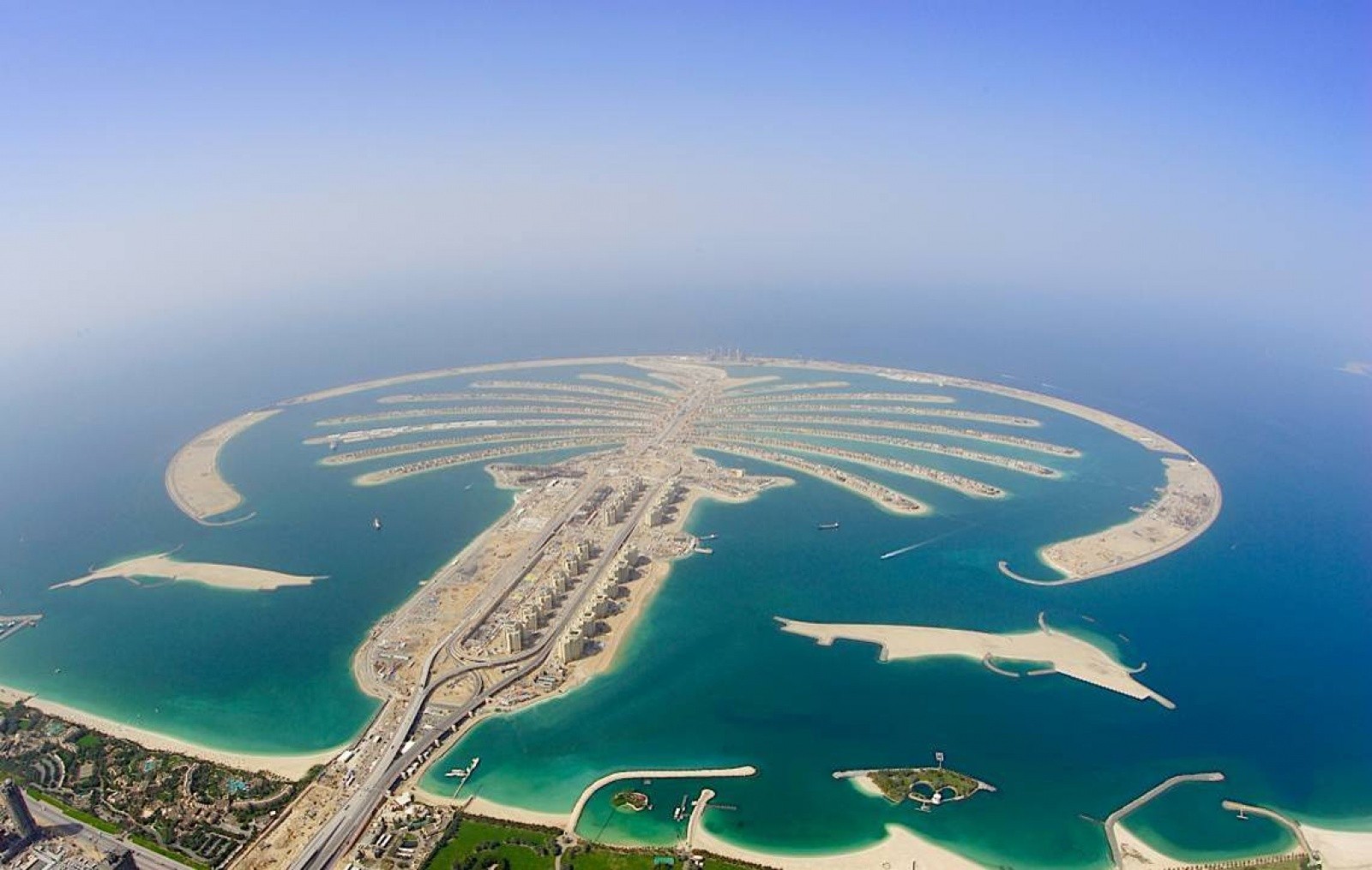 Какое море в дубае в оаэ. Остров в Дубае Палм-Джумейра. Абу Даби Пальма. Пальма Джумейра Халифа. Персидский залив Абу Даби.