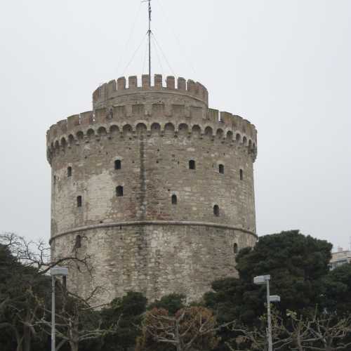 White Tower of Thessaloniki photo