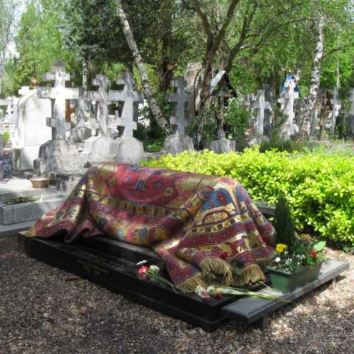 Русское кладбище Сен Женевьев де Буа, Франция