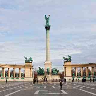 Площадь Героев в Будапеште photo