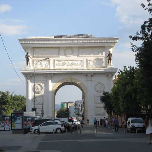 Триумфальная арка: Ворота Македонии