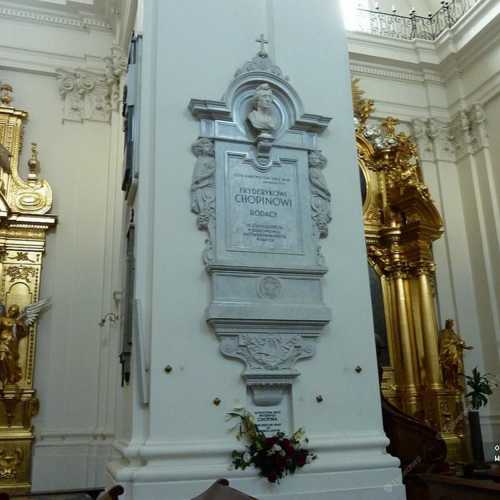В колонне костёла Святого Креста в Варшаве захоронено сердце Фредерика Шопена