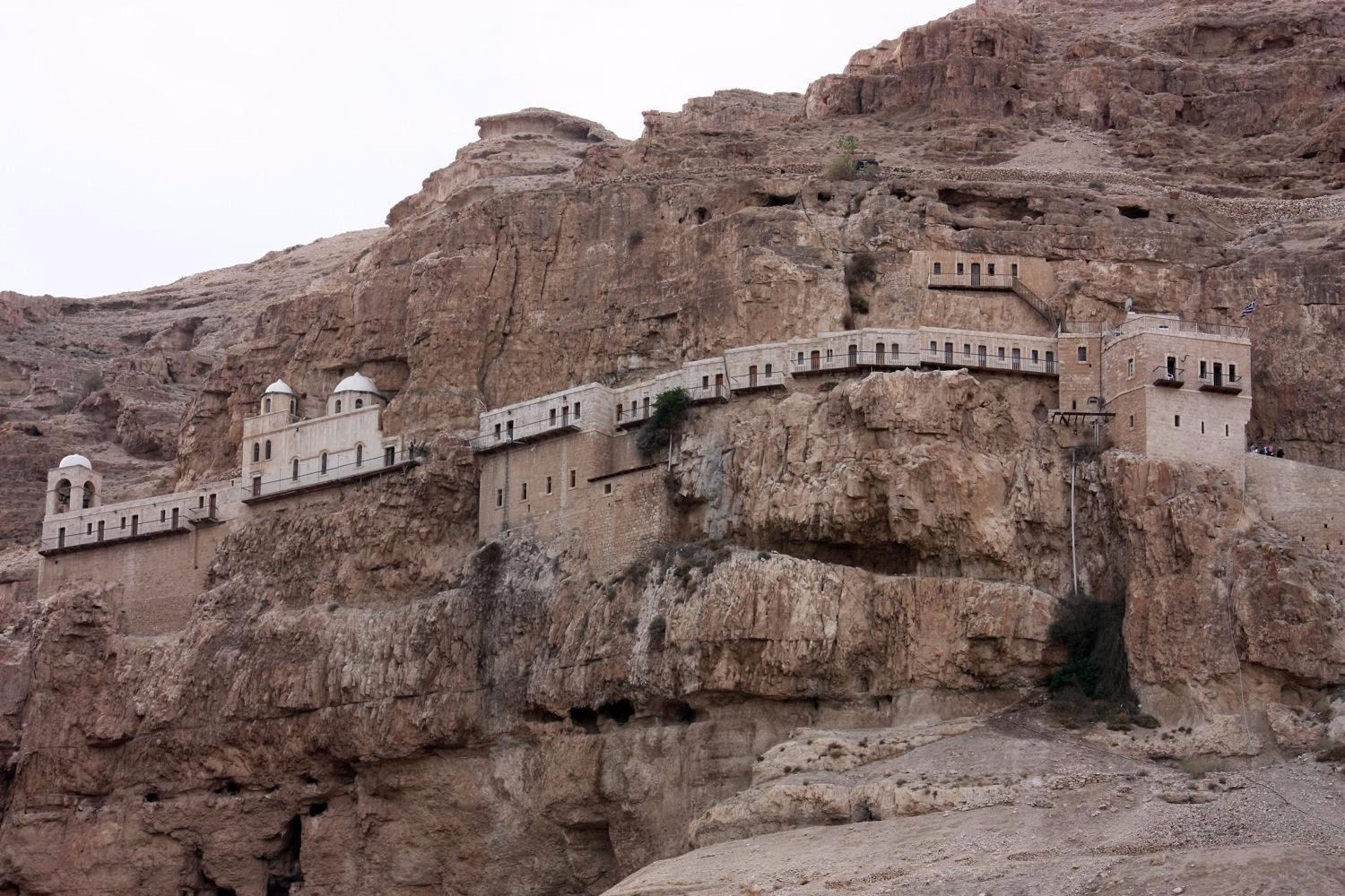Монастырь искушения на горе Каранталь в Иерихоне