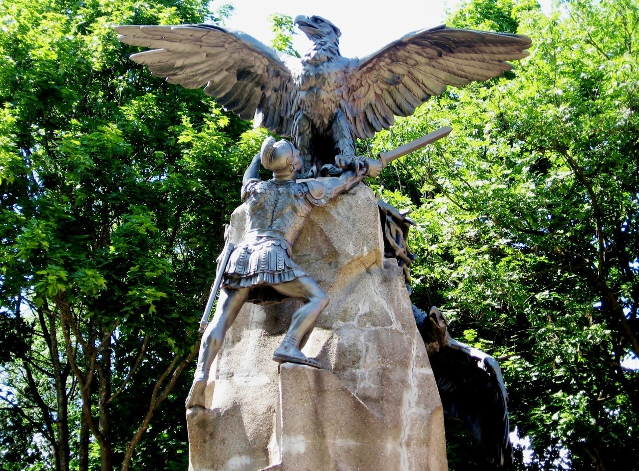 Смоленск, деталь памятника Героям 1812 года