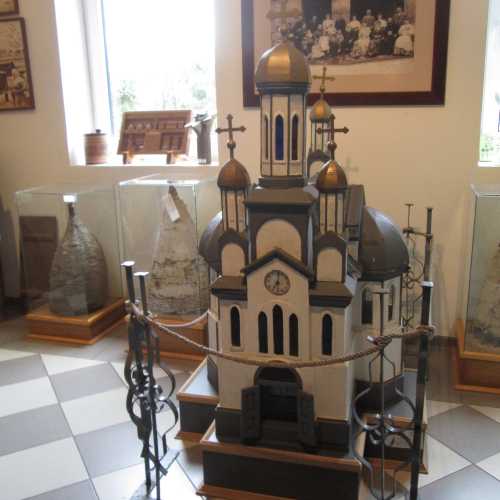 Улей в виде церкви в музее мёда в Сремских Карловцах