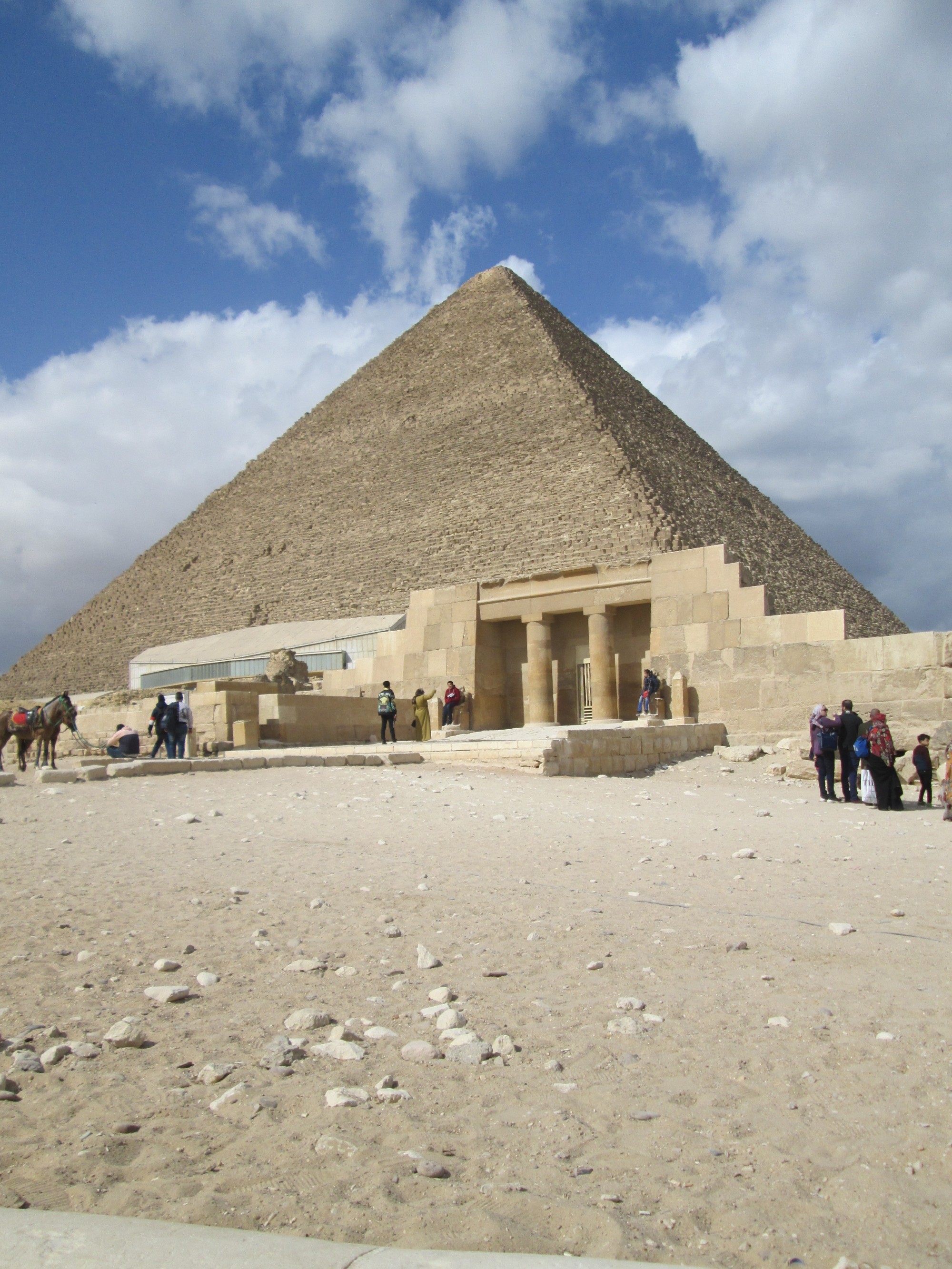 Гиза, вход в пирамиду Хеопса.