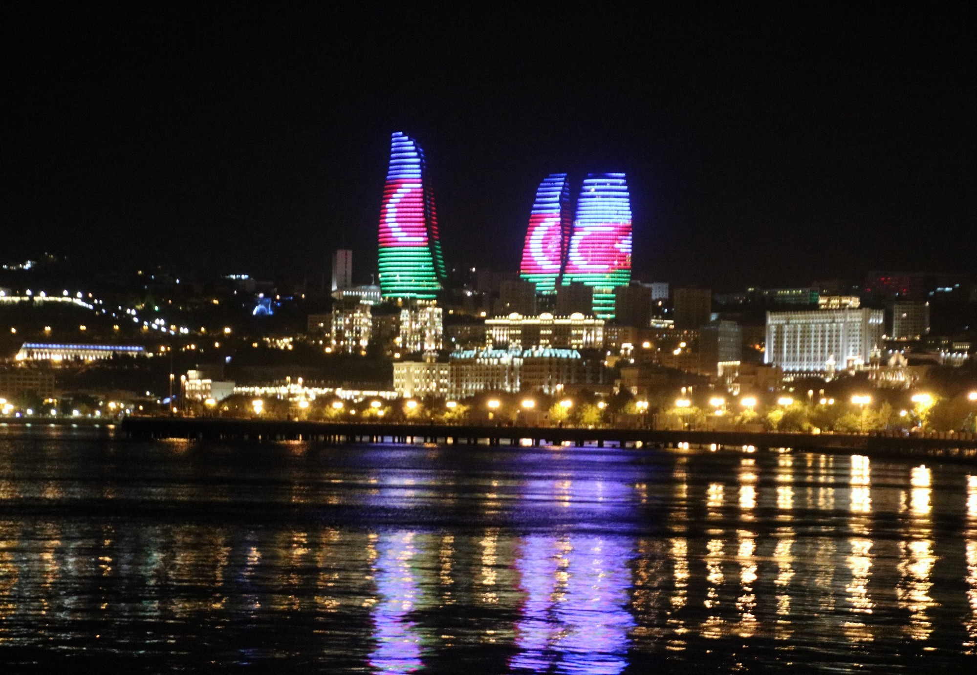 Узнай азербайджан. Три башни в Баку. Баку Азербайджан панорама. Азербайджан Гелебе.