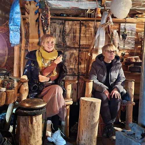 приют романтиков, Russia