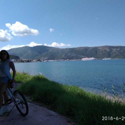 Вид на бухту Игуменица с велодорожки