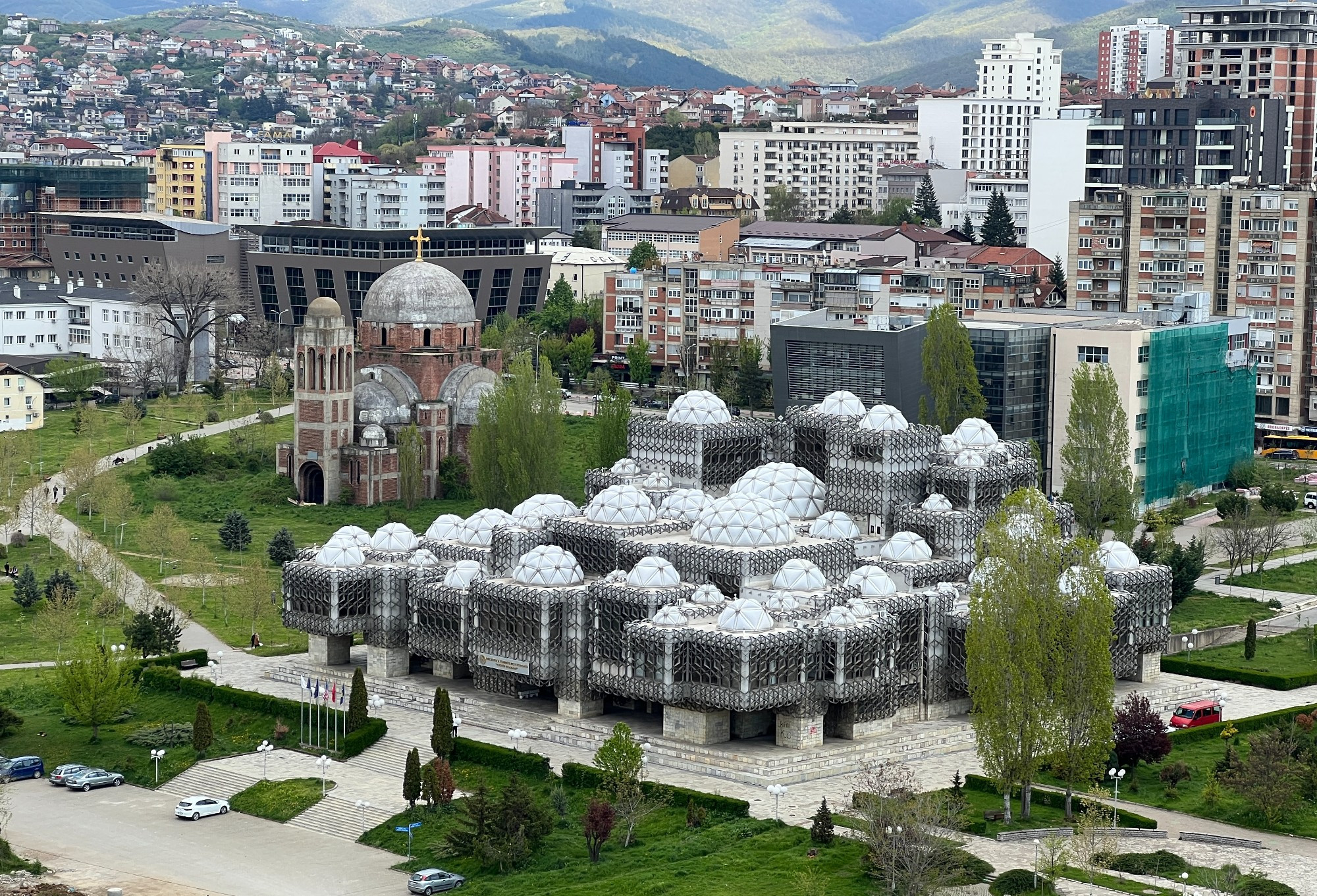 Приштина, Сербия