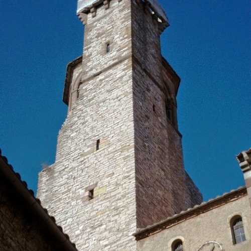 Campanario en la ciudad amurallada de Cordes-sur-ciel.