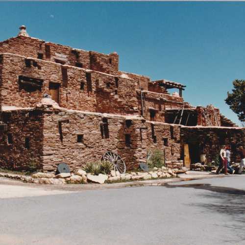 Hopi house, Gd Canyon