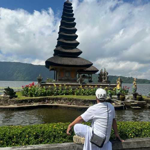 Beratan lake, Indonesia