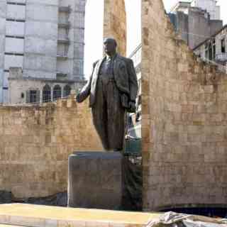 Statue Bechara El-Khoury photo