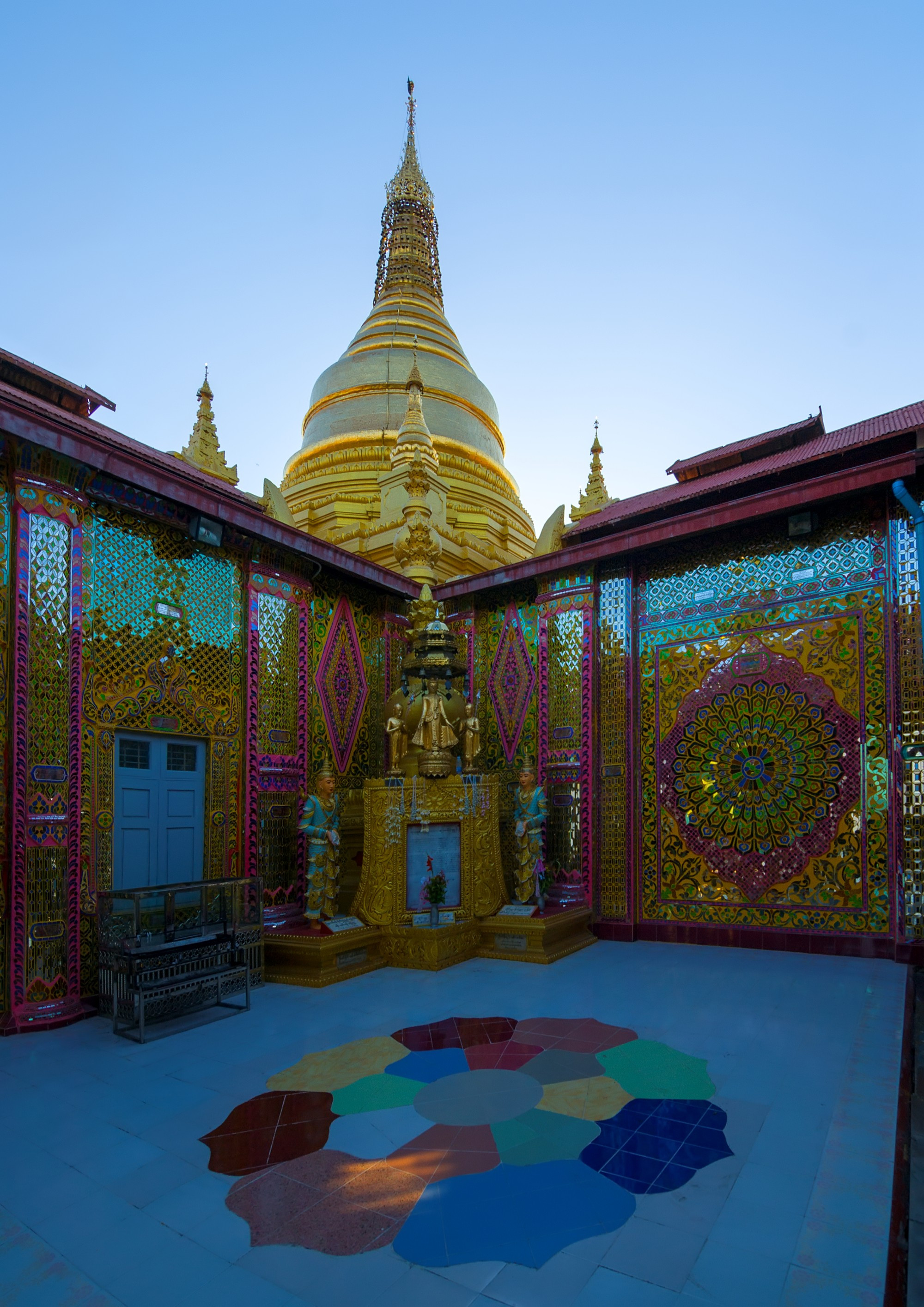 Su Taung Pyae Pagoda, Myanmar Burma