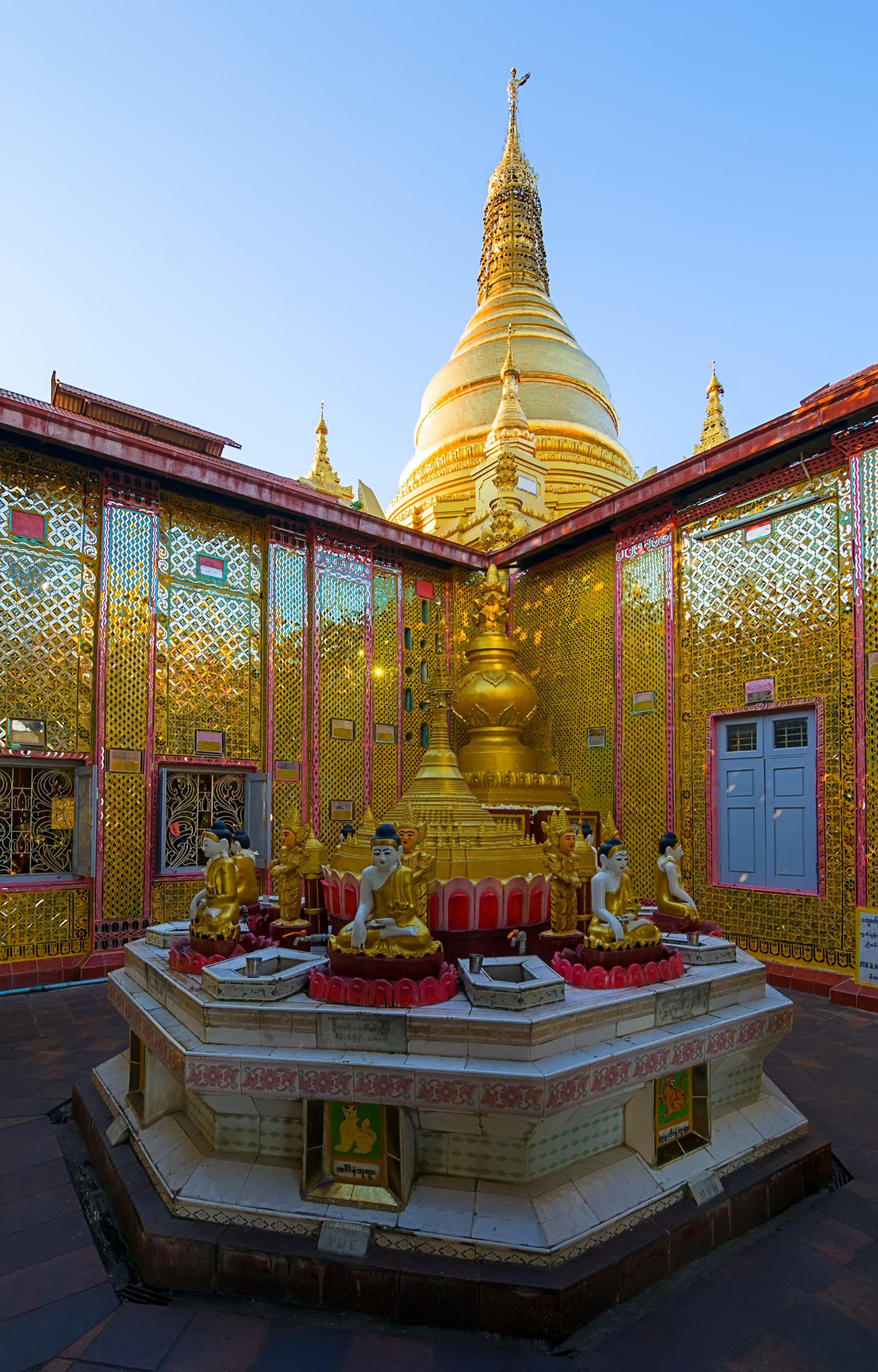 Su Taung Pyae Pagoda, Myanmar Burma