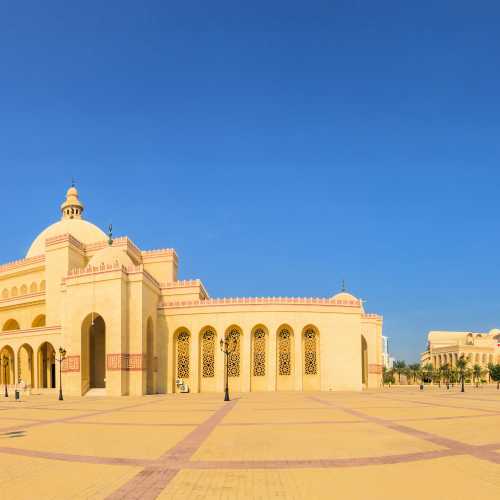 Манама. Мечеть аль-Фатиха и Библиотека Центра Культуры Шейха Исы.