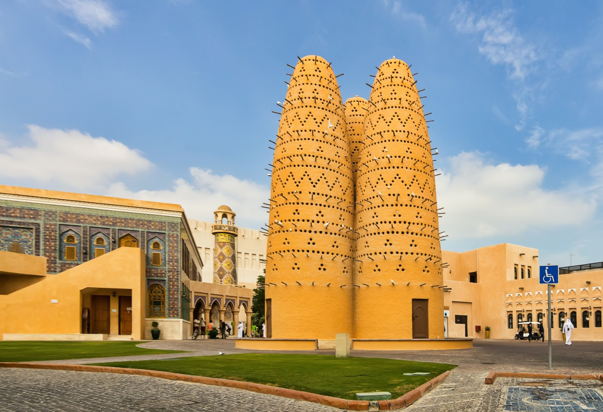 Доха. Голубиные башни и мечеть Катара.