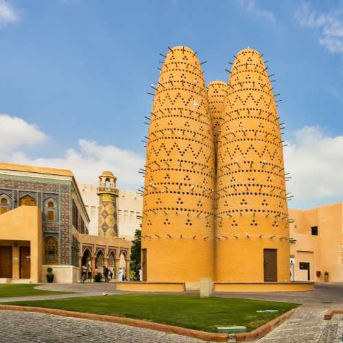Доха. Голубиные башни и мечеть Катара.