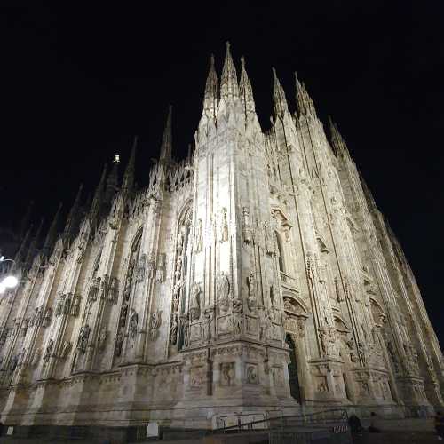 Piazza del Duomo photo