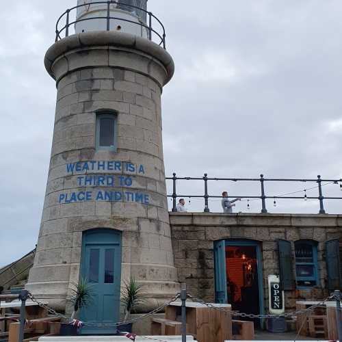 Folkestone Harbor Arm, Великобритания