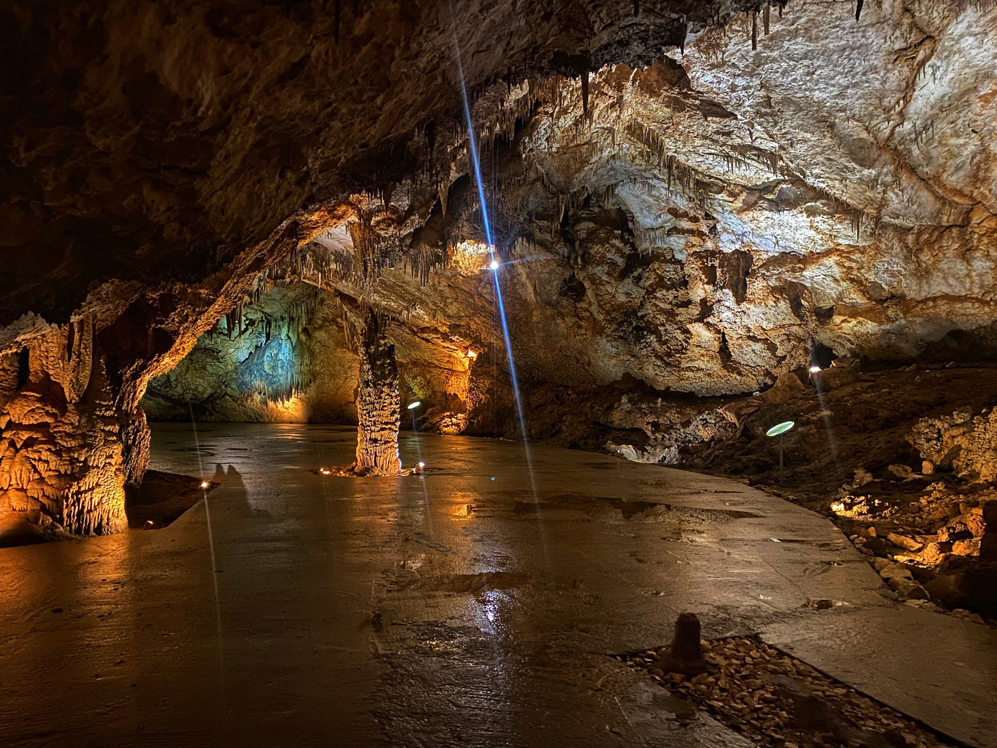 Lipa Cave, Черногория