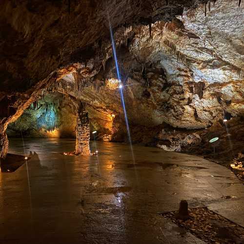 Lipa Cave, Черногория