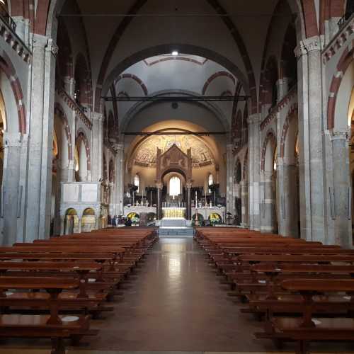Basilica of Sant'Ambrogio, Италия