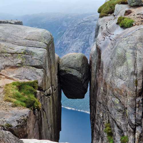 Kjeragbolten, Norway