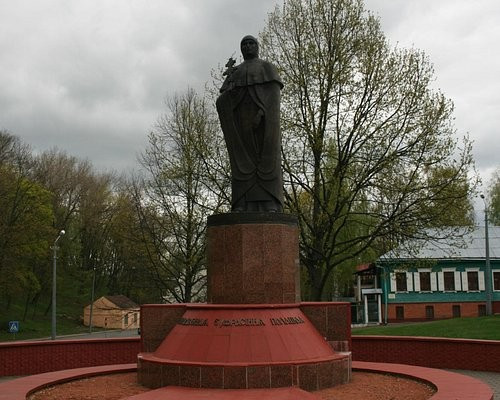 Памятник Ефросинье Полоцкой