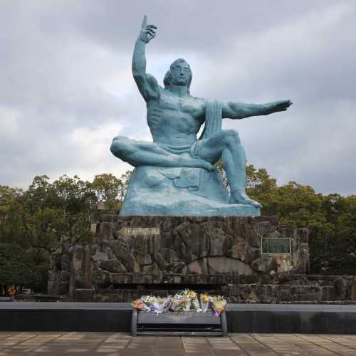 Peace Memorial Statue, Япония