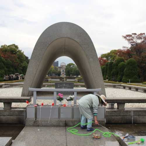 Cenotaph for the A-bomb Victims, Япония