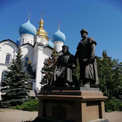 Monument to the architects of the Kazan Kremlin photo
