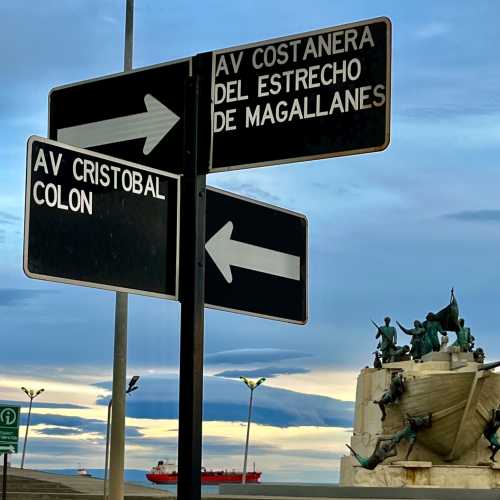 Boardwalk em Punta Arenas, Monumento a Magalhães
