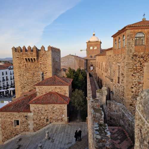 Caceres‎