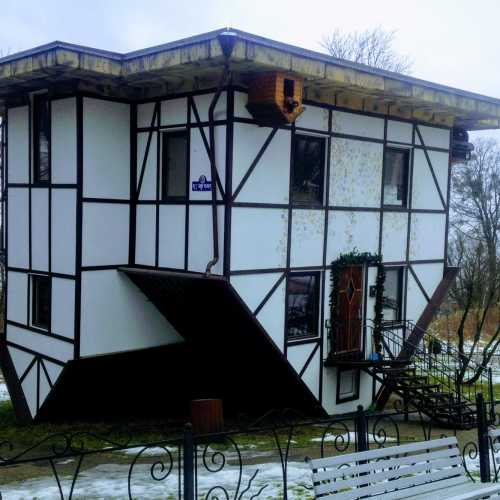 Upside Down House, Russia