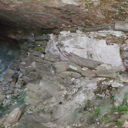 Lumiang Burial Cave