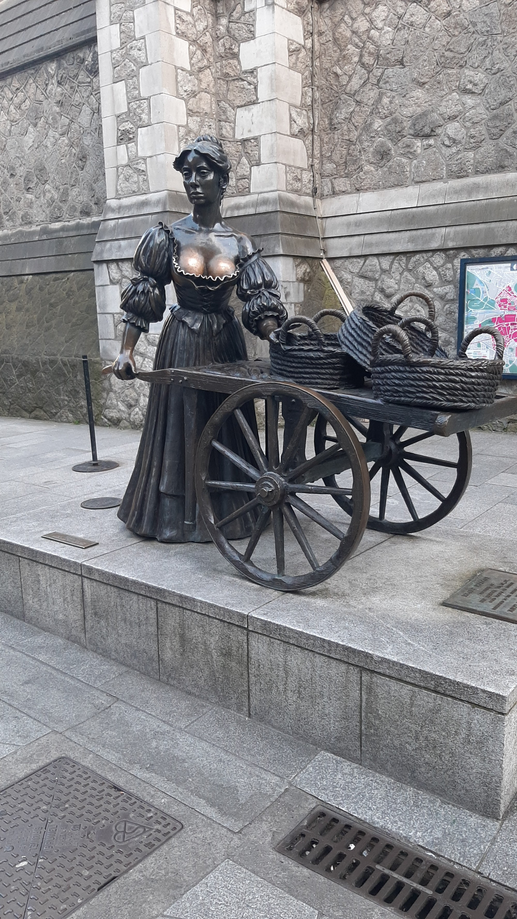 Molly Malone statue