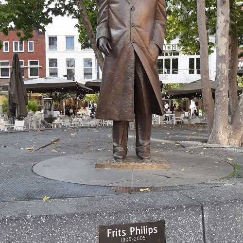 Frits Philips, Netherlands
