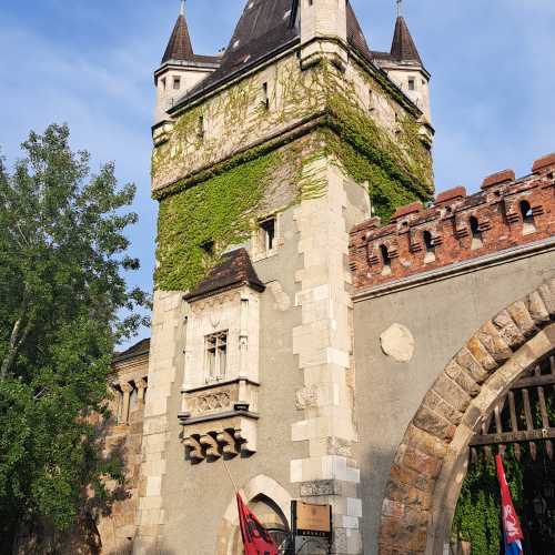 Gatehouse Tower, Hungary