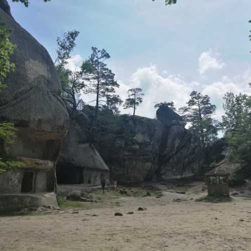 Скелі Довбуша, Украина