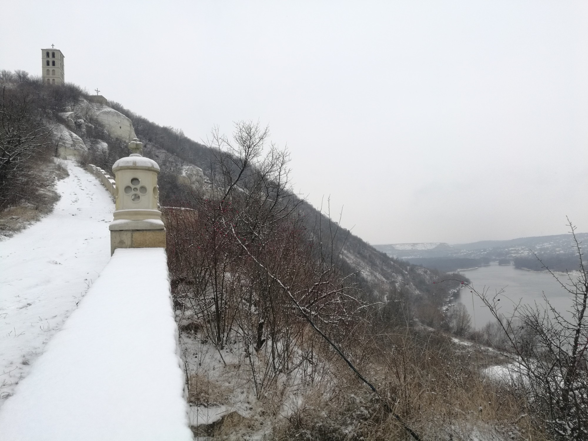 Лядовский скальный мужской монастырь, Украина