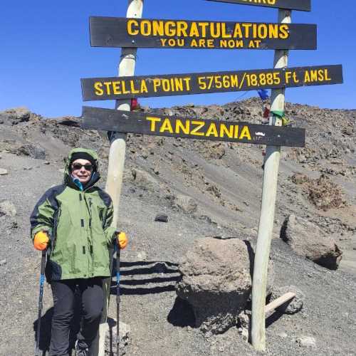 TANZANIA — KILIMANJARO — STELLA POINT (elevation 5756m)